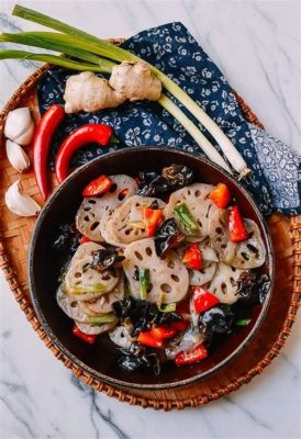  Chizhouin Stir-Fried Lotus Root and Pork:  A Symphony of Spicy Crunchiness and Delicate Umami