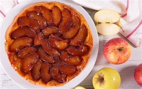  Tarte Tatin: Juhlava ja herkullinen makea kokemus karamellistuneesta omenasta!