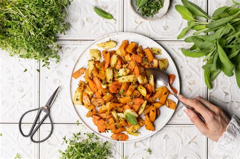  Tielingin Paahdetut Makaronit: Kuumien Kivien Yläpuolella Syntyvä Täydellinen Umami-Pommi!